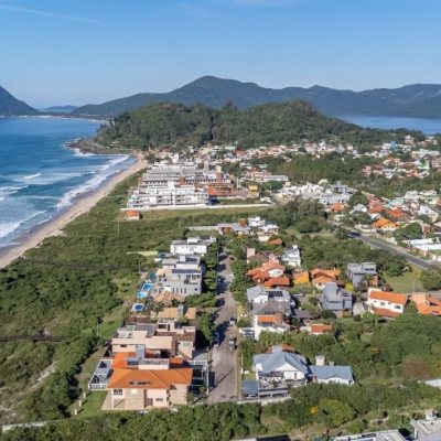 Casa em Condomínio com 279m², 5 quartos, 2 suítes, 2 garagens, no bairro Morro das Pedras em Florianópolis