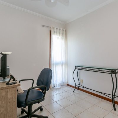 Casa em Condomínio com 279m², 5 quartos, 2 suítes, 2 garagens, no bairro Morro das Pedras em Florianópolis