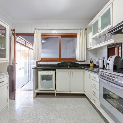 Casa em Condomínio com 279m², 5 quartos, 2 suítes, 2 garagens, no bairro Morro das Pedras em Florianópolis