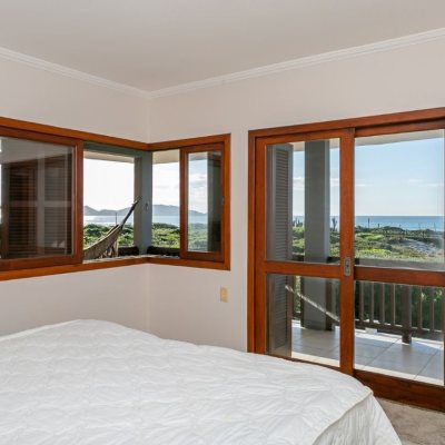 Casa em Condomínio com 279m², 5 quartos, 2 suítes, 2 garagens, no bairro Morro das Pedras em Florianópolis