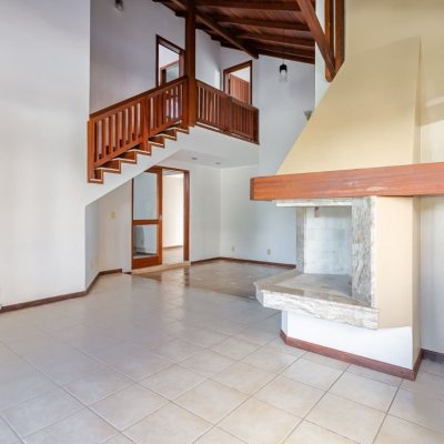 Casa em Condomínio com 279m², 5 quartos, 2 suítes, 2 garagens, no bairro Morro das Pedras em Florianópolis