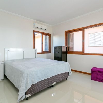 Casa em Condomínio com 279m², 5 quartos, 2 suítes, 2 garagens, no bairro Morro das Pedras em Florianópolis