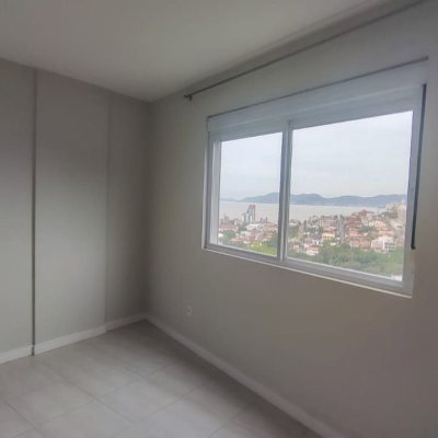 Apartamentos com 76m², 2 quartos, 1 suíte, 1 garagem, no bairro Capoeiras em Florianópolis