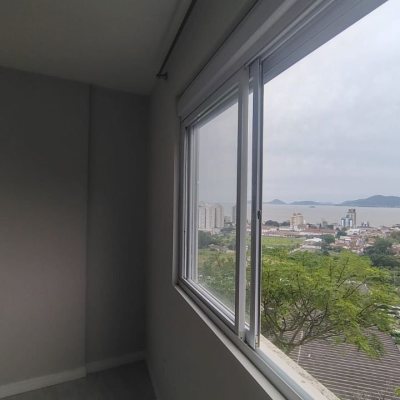 Apartamentos com 76m², 2 quartos, 1 suíte, 1 garagem, no bairro Capoeiras em Florianópolis