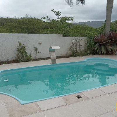 Casa Residencial com 232m², 2 quartos (sendo 1 suíte), 7 garagens, no bairro Lagoa de Conceição em Florianópolis
