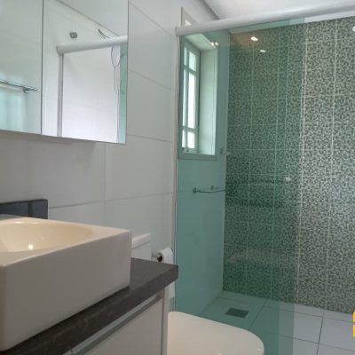 Casa Residencial com 232m², 2 quartos (sendo 1 suíte), 7 garagens, no bairro Lagoa de Conceição em Florianópolis