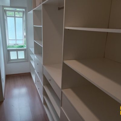 Casa Residencial com 232m², 2 quartos (sendo 1 suíte), 7 garagens, no bairro Lagoa de Conceição em Florianópolis