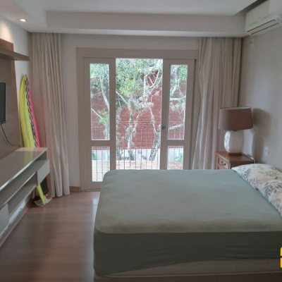 Casa Residencial com 232m², 2 quartos (sendo 1 suíte), 7 garagens, no bairro Lagoa de Conceição em Florianópolis