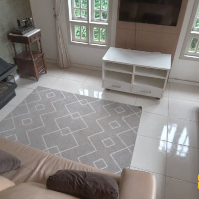Casa Residencial com 232m², 2 quartos (sendo 1 suíte), 7 garagens, no bairro Lagoa de Conceição em Florianópolis