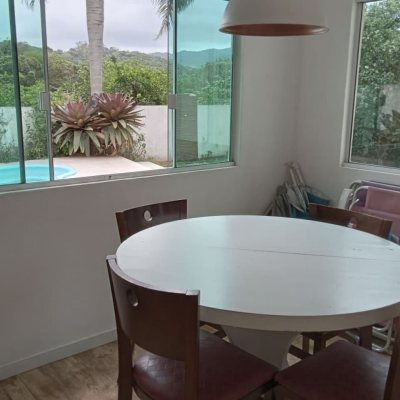 Casa Residencial com 232m², 2 quartos (sendo 1 suíte), 7 garagens, no bairro Lagoa de Conceição em Florianópolis