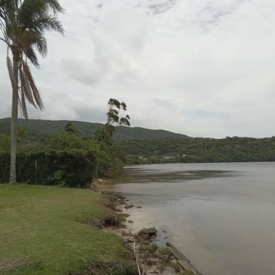 Casa Residencial com 232m², 2 quartos (sendo 1 suíte), 7 garagens, no bairro Lagoa de Conceição em Florianópolis