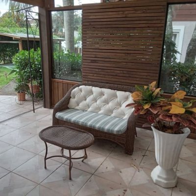 Casa Residencial com 232m², 2 quartos (sendo 1 suíte), 7 garagens, no bairro Lagoa de Conceição em Florianópolis