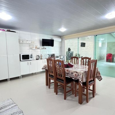 Casa Residencial com 325m², 3 quartos, 4 garagens, no bairro Jardim Cidade De Florianópolis em São José