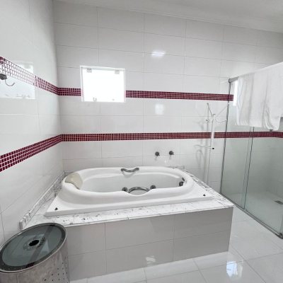 Casa Residencial com 325m², 3 quartos, 4 garagens, no bairro Jardim Cidade De Florianópolis em São José