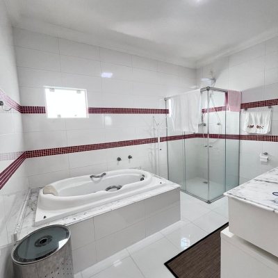 Casa Residencial com 325m², 3 quartos, 4 garagens, no bairro Jardim Cidade De Florianópolis em São José