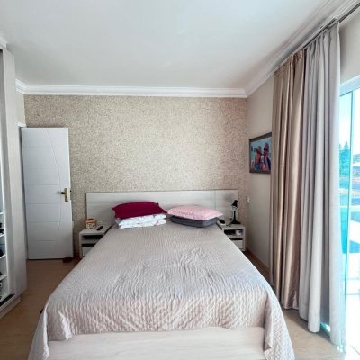 Casa Residencial com 325m², 3 quartos, 4 garagens, no bairro Jardim Cidade De Florianópolis em São José