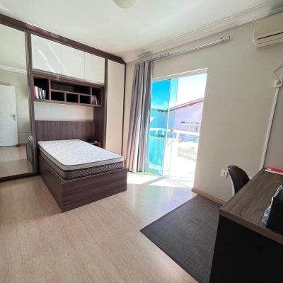 Casa Residencial com 325m², 3 quartos, 4 garagens, no bairro Jardim Cidade De Florianópolis em São José