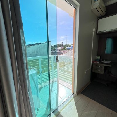 Casa Residencial com 325m², 3 quartos, 4 garagens, no bairro Jardim Cidade De Florianópolis em São José