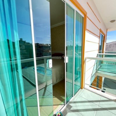 Casa Residencial com 325m², 3 quartos, 4 garagens, no bairro Jardim Cidade De Florianópolis em São José