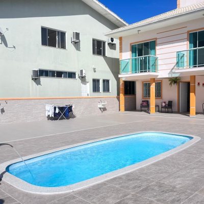 Casa Residencial com 325m², 3 quartos, 4 garagens, no bairro Jardim Cidade De Florianópolis em São José