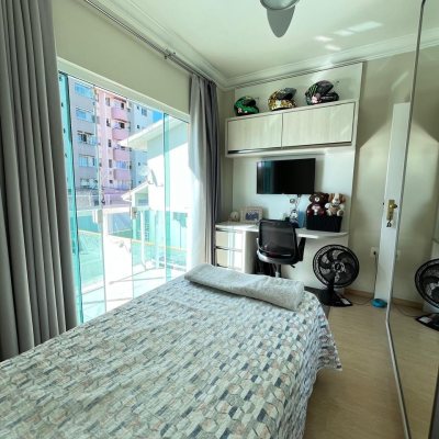 Casa Residencial com 325m², 3 quartos, 4 garagens, no bairro Jardim Cidade De Florianópolis em São José