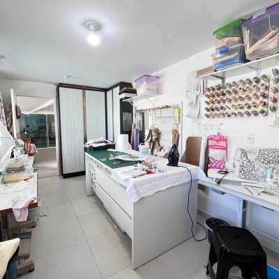 Casa Residencial com 325m², 3 quartos, 4 garagens, no bairro Jardim Cidade De Florianópolis em São José