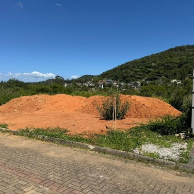 Terrenos Residenciais com 450m², no bairro Monte Verde em Florianópolis