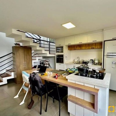 Apartamentos com 90m², 3 quartos (sendo 1 suíte), 2 garagens, no bairro Coqueiros em Florianópolis