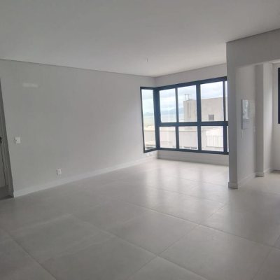 Apartamentos com 90m², 3 quartos (sendo 1 suíte), 2 garagens, no bairro Coqueiros em Florianópolis