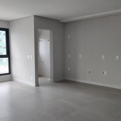Apartamentos com 86m², 3 quartos (sendo 2 suítes), 2 garagens, no bairro Coqueiros em Florianópolis