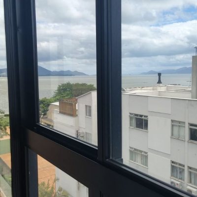 Apartamentos com 86m², 3 quartos (sendo 2 suítes), 2 garagens, no bairro Coqueiros em Florianópolis