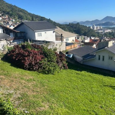 Terreno Comercial/Residencial com 540m², no bairro Trindade em Florianópolis