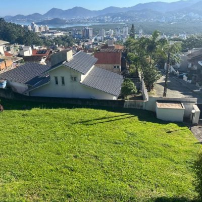 Terreno Comercial/Residencial com 540m², no bairro Trindade em Florianópolis