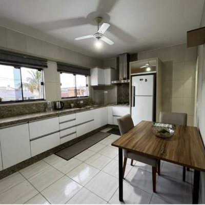 Casa Residencial com 240m², 4 quartos, 1 suíte, 2 garagens, no bairro Ponte Do Imaruim em Palhoça