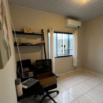 Casa Residencial com 240m², 4 quartos, 1 suíte, 2 garagens, no bairro Ponte Do Imaruim em Palhoça