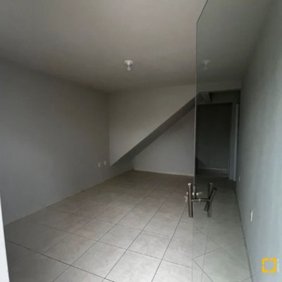 Casa Residencial com 240m², 4 quartos, 1 suíte, 2 garagens, no bairro Ponte Do Imaruim em Palhoça