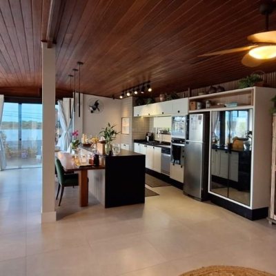 Casa Residencial com 310m², 4 quartos, 1 suíte, 4 garagens, no bairro Campeche em Florianópolis