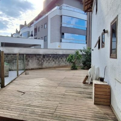 Casa Residencial com 310m², 4 quartos, 1 suíte, 4 garagens, no bairro Campeche em Florianópolis
