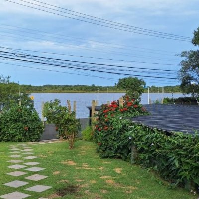 Casa Residencial com 310m², 4 quartos, 1 suíte, 4 garagens, no bairro Campeche em Florianópolis