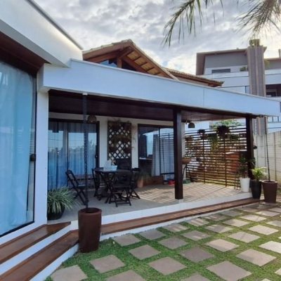Casa Residencial com 310m², 4 quartos, 1 suíte, 4 garagens, no bairro Campeche em Florianópolis