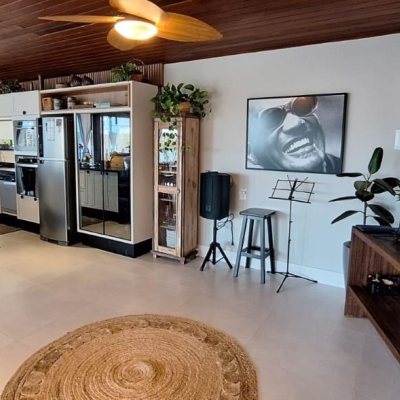 Casa Residencial com 310m², 4 quartos, 1 suíte, 4 garagens, no bairro Campeche em Florianópolis