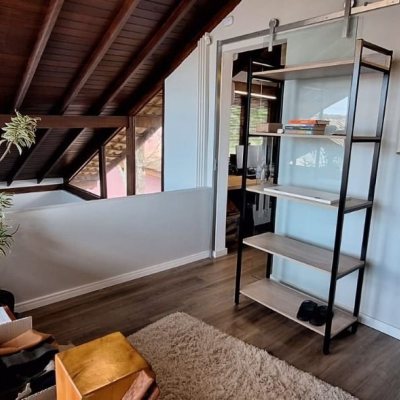 Casa Residencial com 310m², 4 quartos, 1 suíte, 4 garagens, no bairro Campeche em Florianópolis