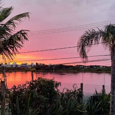 Casa Residencial com 310m², 4 quartos, 1 suíte, 4 garagens, no bairro Campeche em Florianópolis