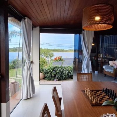 Casa Residencial com 310m², 4 quartos, 1 suíte, 4 garagens, no bairro Campeche em Florianópolis