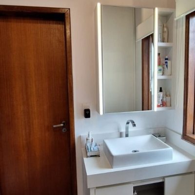 Casa Residencial com 310m², 4 quartos, 1 suíte, 4 garagens, no bairro Campeche em Florianópolis