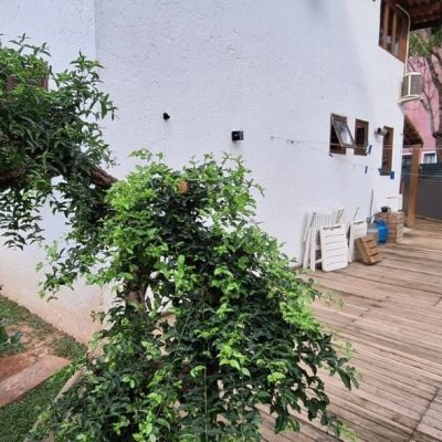 Casa Residencial com 310m², 4 quartos, 1 suíte, 4 garagens, no bairro Campeche em Florianópolis