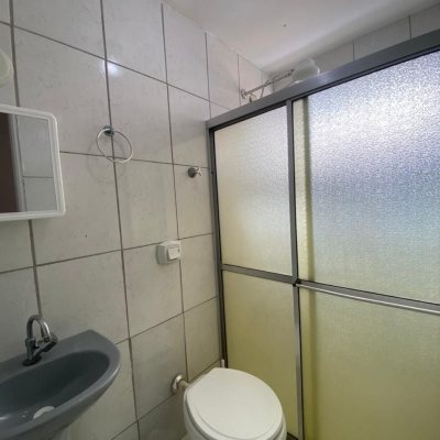 Apartamentos com 39m², 1 quarto, 1 garagem, no bairro Carvoeira em Florianópolis