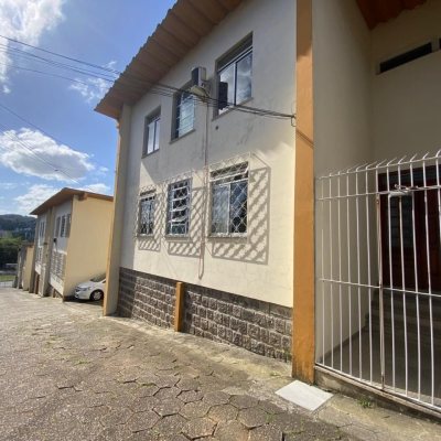 Apartamentos com 39m², 1 quarto, 1 garagem, no bairro Carvoeira em Florianópolis