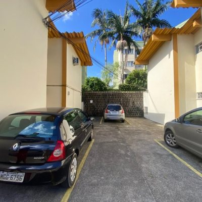 Apartamentos com 39m², 1 quarto, 1 garagem, no bairro Carvoeira em Florianópolis