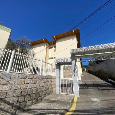 Apartamentos com 39m², 1 quarto, 1 garagem, no bairro Carvoeira em Florianópolis